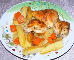 Κοτόπουλο στην γάστρα με καρότα και πατάτες